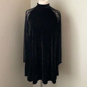 PEACH LOVE black velvet and lace dress